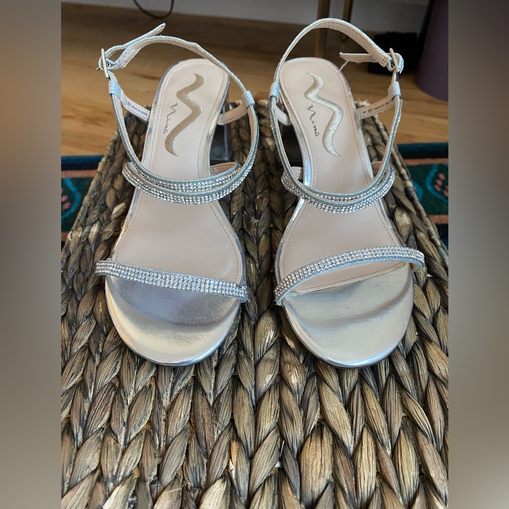 nina silver heels size 7.5